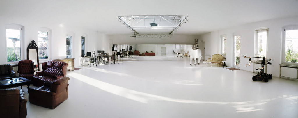 Unser Studio-Loft, weiträumig mit Dachterassen, und vom Dach aus könnte man weit über Berin sehen